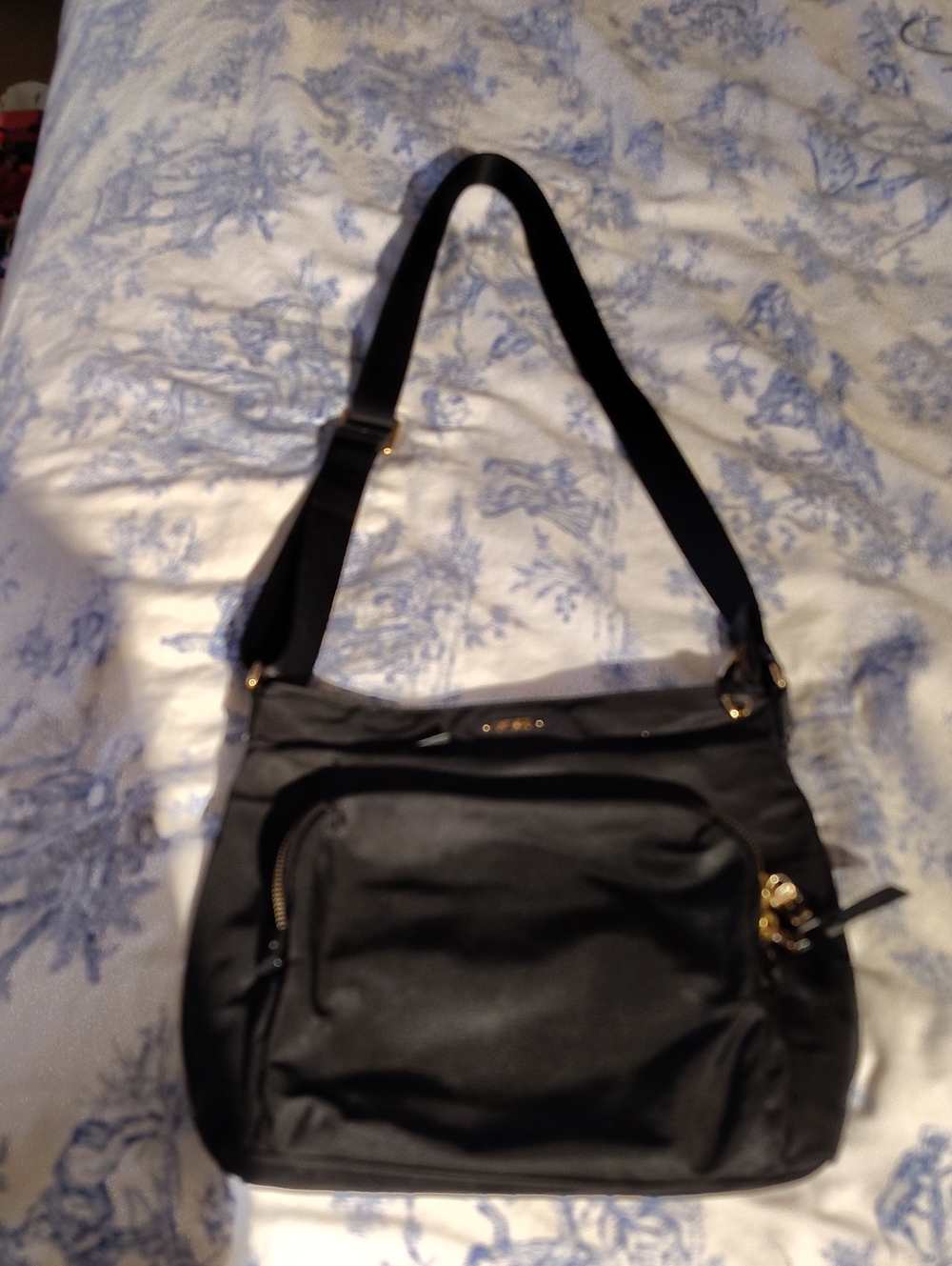 Tumi Vinyl Black Crossbody Bag - Casual Everyday Shoulder Bag With Gold Hardware